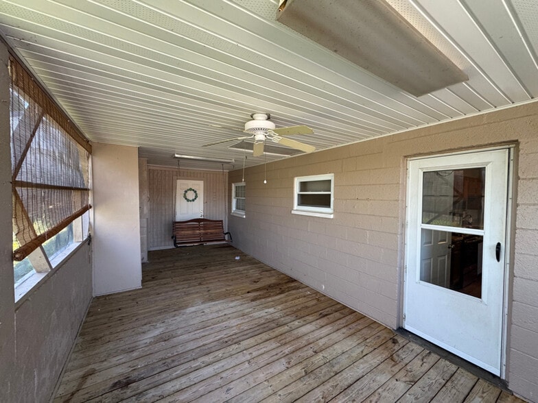 Building Photo - 822 Sutherland Dr