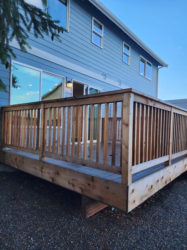 Building Photo - 15603 View Dr Ct SE