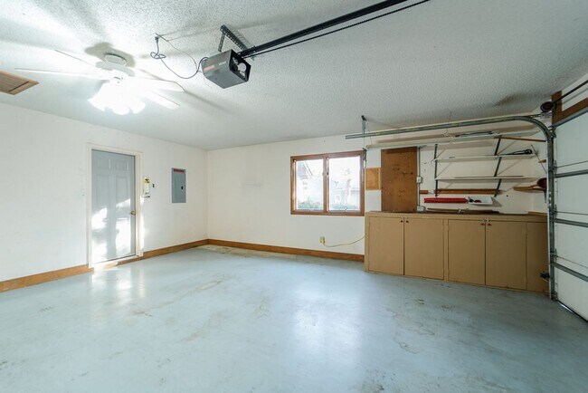 Building Photo - Beautiful 4 bedroom, 3 bathroom home on the East End of Hot Springs Village. Pets are considered ...