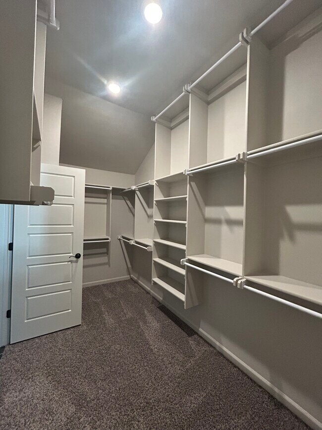 Building Photo - 9101 Poppey Pl