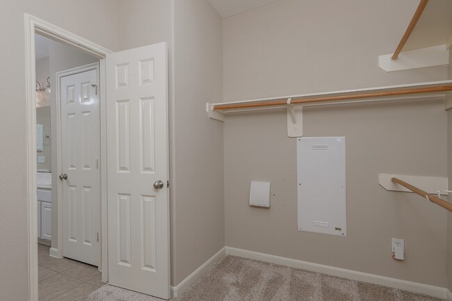 Building Photo - 50 E Pipers Green St