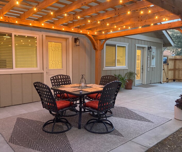 Building Photo - 571 Hill St