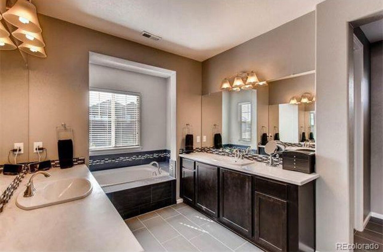 Building Photo - 14992 Rider Pl