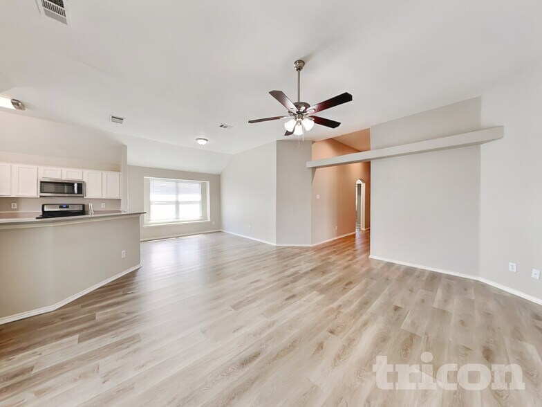 Building Photo - 6701 Fairglen Dr