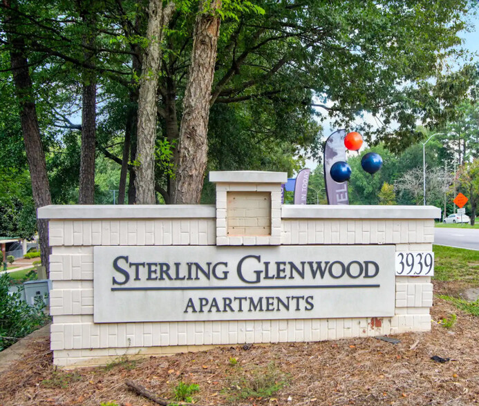 Entrance Sign - Sterling Glenwood Apartments