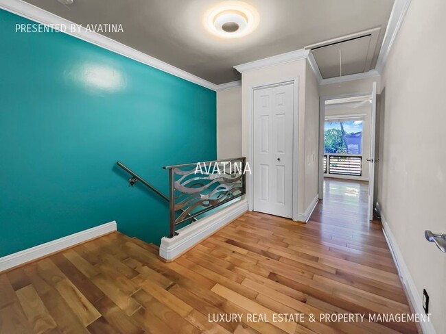 Building Photo - 6370 Hawaii Kai Dr