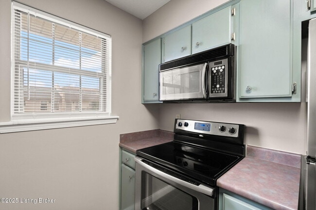 Building Photo - 708 Victoria Ct