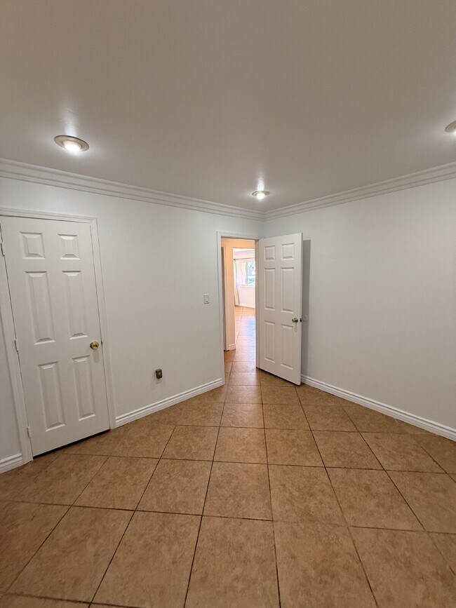 Building Photo - $3,500 - 3 Bed / 1 Bath House in Chula Vista with a Large Yard!
