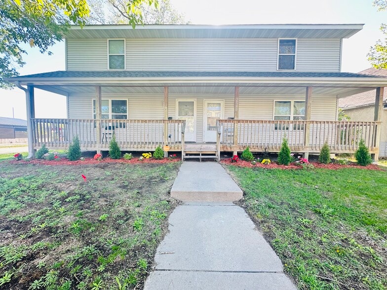 Primary Photo - 2549 4th St NE