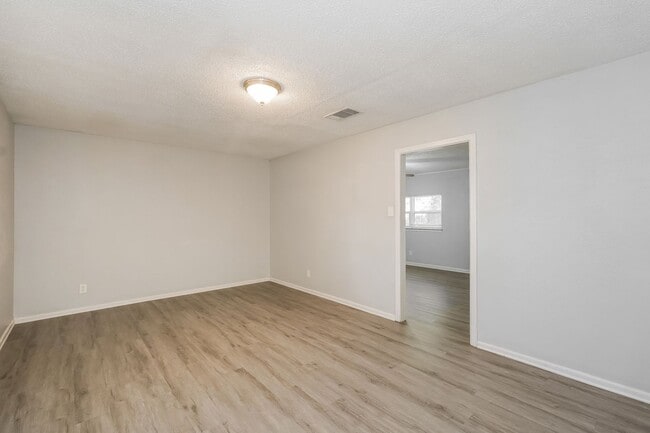 Building Photo - Newly Renovated Single Family Home | 4 BR/2BA | Car Covered Parking | With 2 living areas