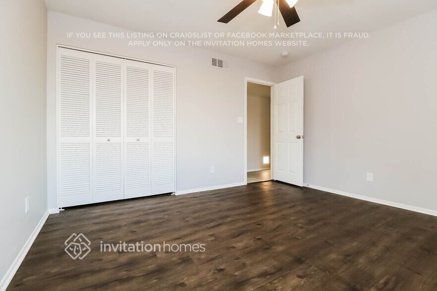 Building Photo - 9417 N 39th Dr