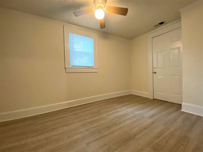 Building Photo - Downtown China Grove -Maint St- 1 bedroom ...
