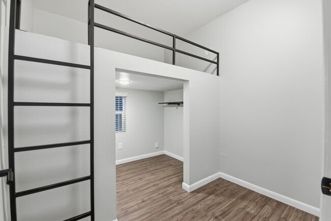 Building Photo - 19330 Veterans Rd