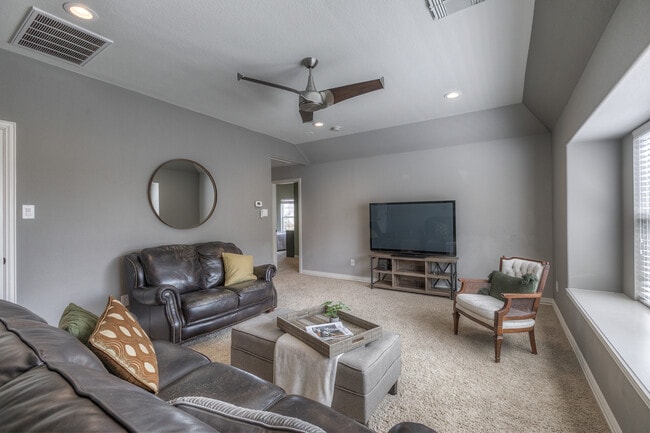 Large Upstairs Gameroom - 323 Arbor Ridge Ln