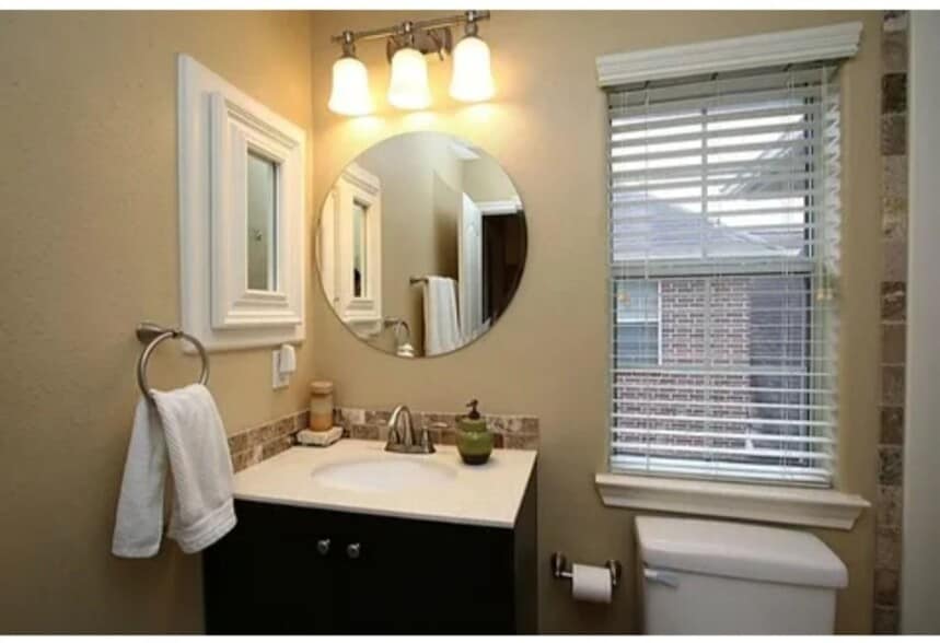 Building Photo - 5714 Sunset Oak