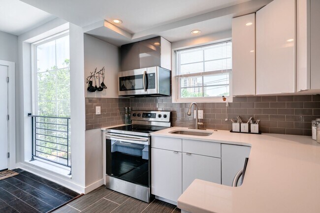 Interior Photo - 17 S 44th St