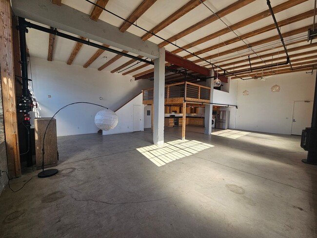 Building Photo - Unique & Spacious Live / Work Loft in the ...