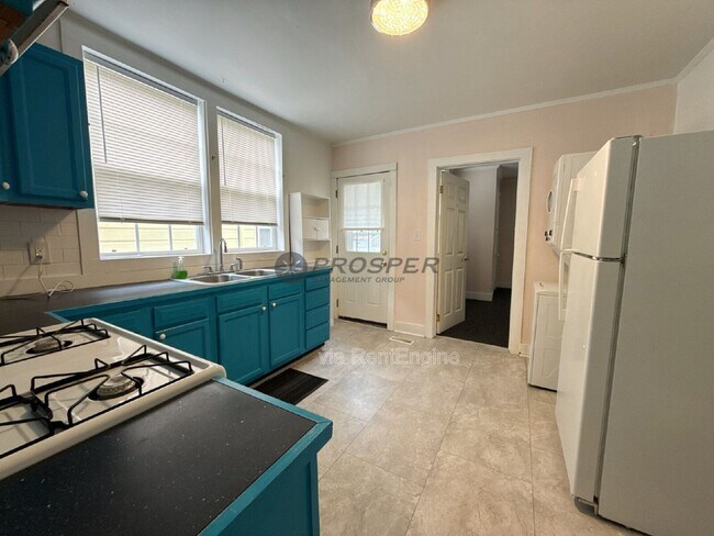 Building Photo - 204 Fishburne St