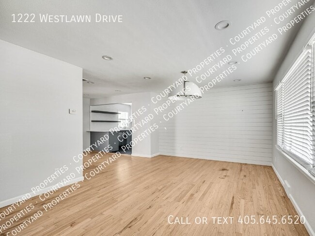 Building Photo - 1222 Westlawn Dr