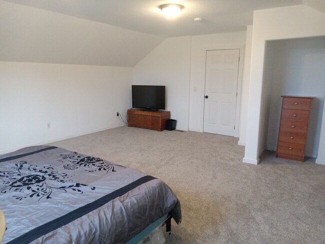 Building Photo - 2400 Richards Ct