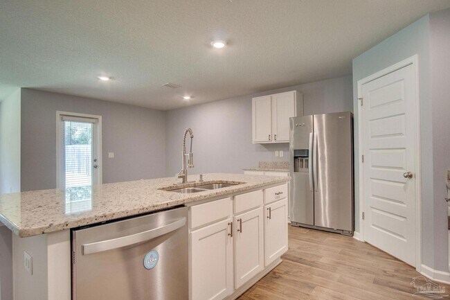 Building Photo - 7328 Lakeside Oak Ct
