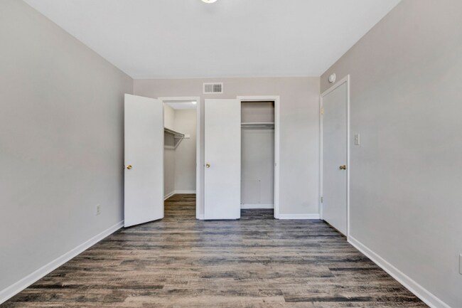 Building Photo - 1318 E Durst Ave