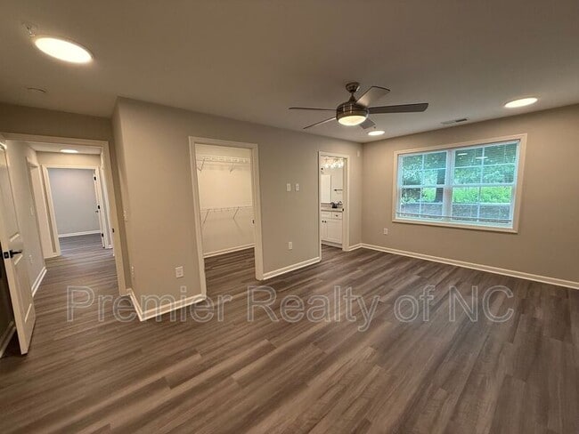 Building Photo - 7085 Hanesbrook Cir
