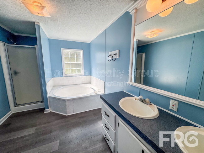 Building Photo - 2057 Oakley Rd