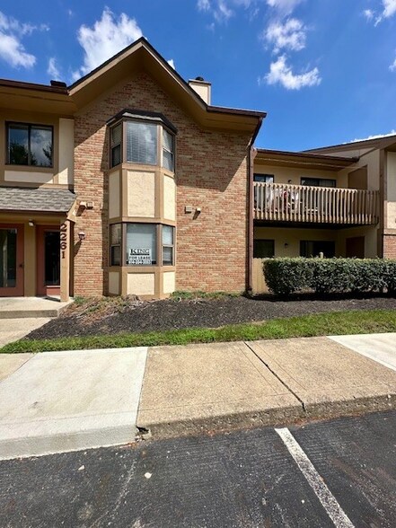 Building Photo - 2261 Hedgerow Road