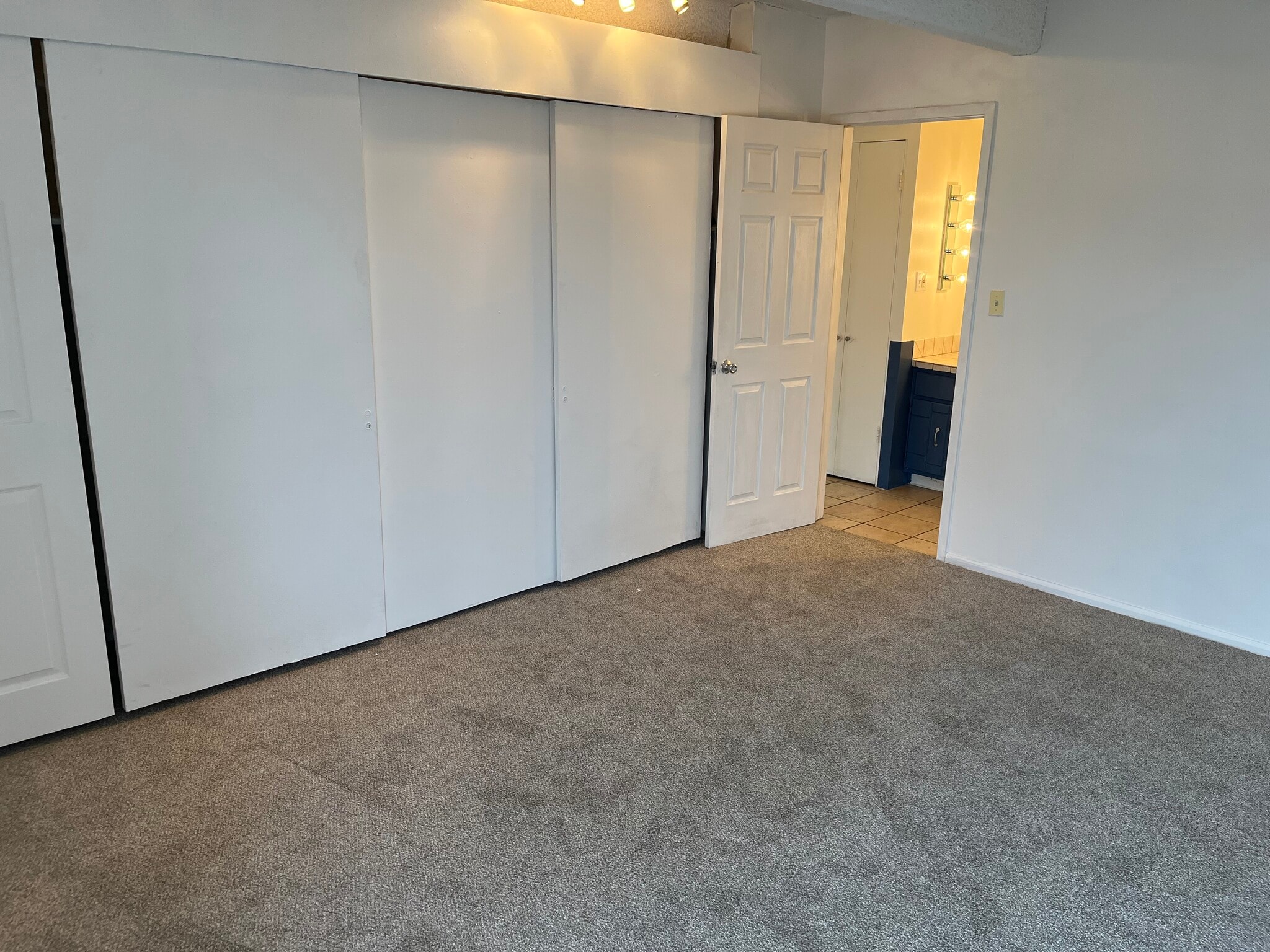 Building Photo - 1365 Columbine St