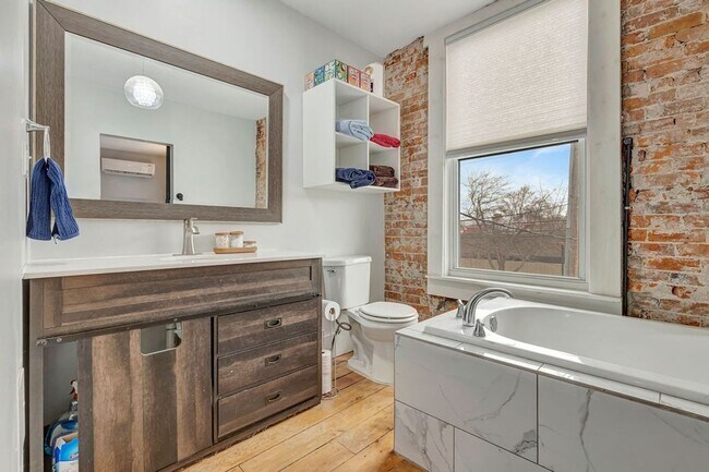 Building Photo - Charming 3BR Duplex in Covington