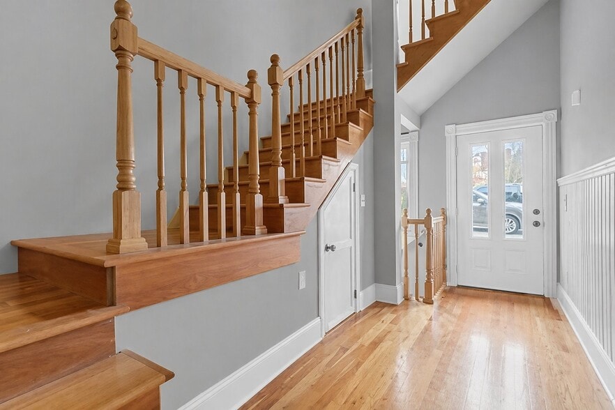 Building Photo - 124 W Bank St