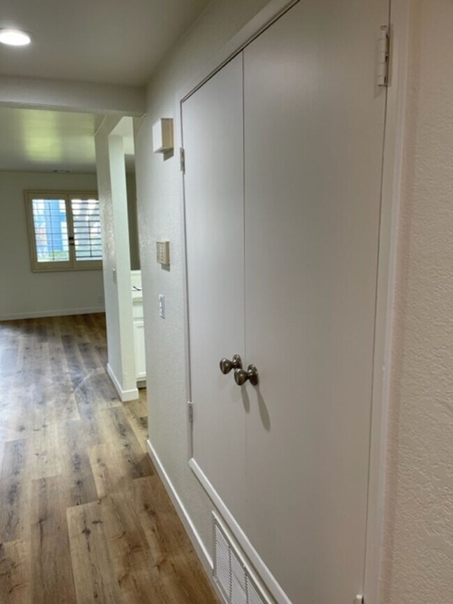 Building Photo - 85 Stenner St