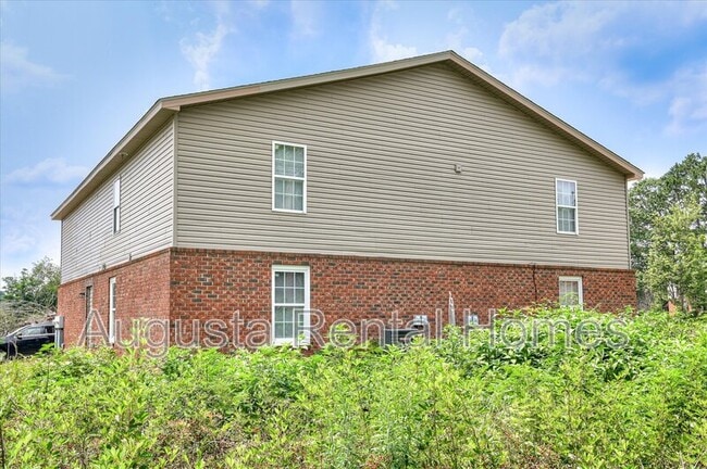 Building Photo - 40 Conifer Ct