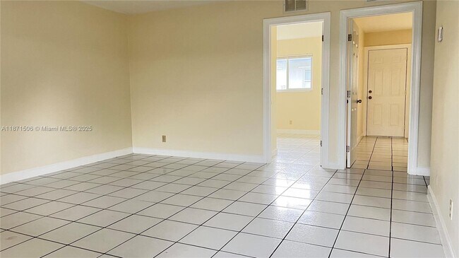 Building Photo - 701 SW 15th Ave