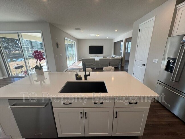 Building Photo - 217 Red Barn Rd