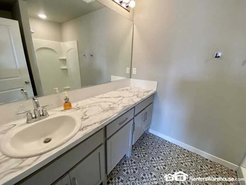 Building Photo - 508 Bobcat Ct