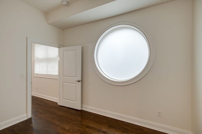 Building Photo - 2905 Parthenon Ave