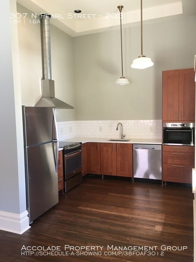 Building Photo - Luxury Downtown Living