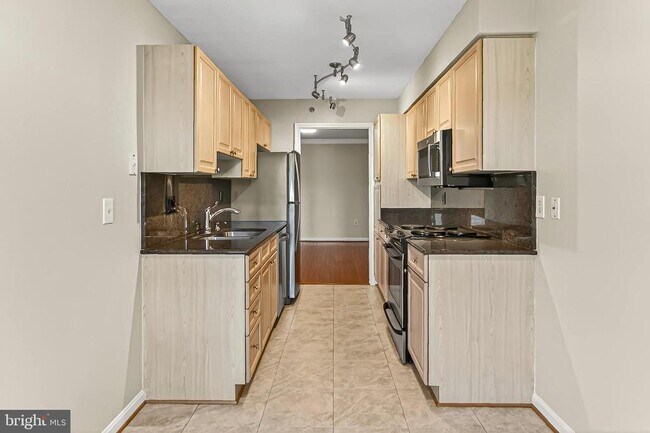 Building Photo - 2151 Jamieson Ave