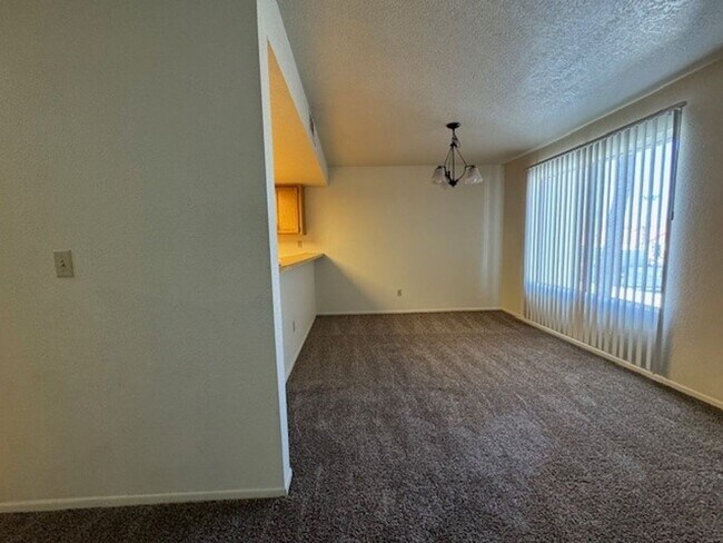 Building Photo - 2BR Condo w/Marina and Dock-Gated Waterfro...