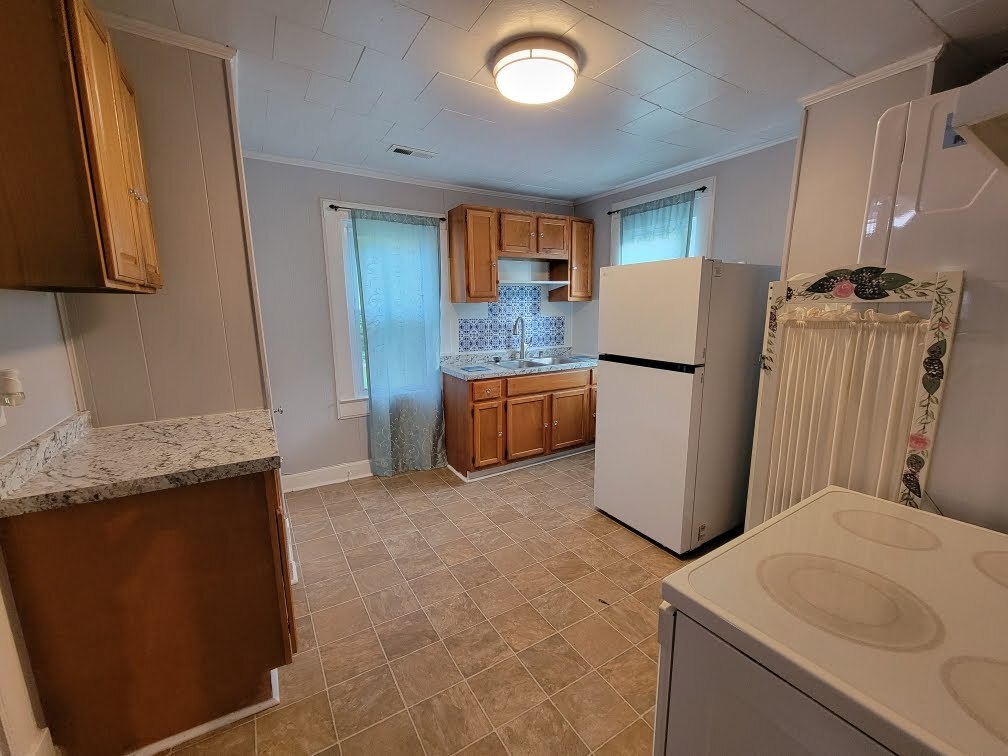 kitchen - 739 Pocahontas Pl