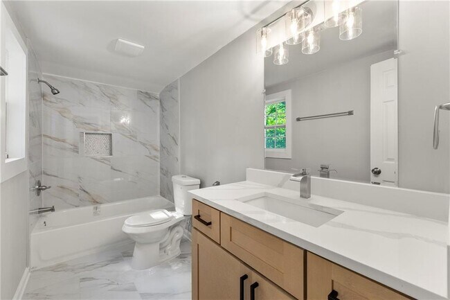 Building Photo - 5901 Ridge Dr SE