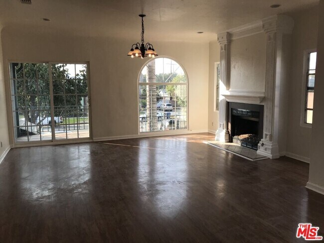 Building Photo - 1732 Hauser Blvd