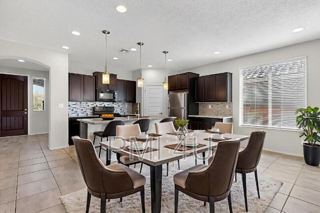 Building Photo - 7110 Overview Rd NE