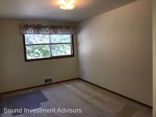 Building Photo - 3840 NE 89th St