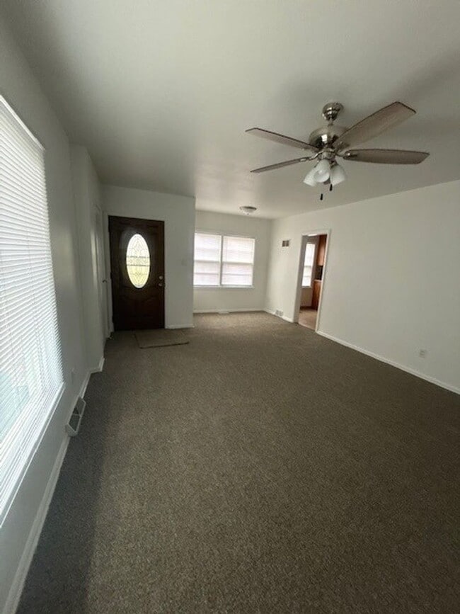 Building Photo - Charming 3-Bedroom Home Near Kenosha Dream Park