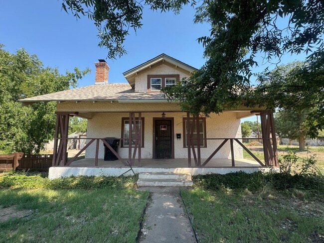 Primary Photo - 707 W 5th St