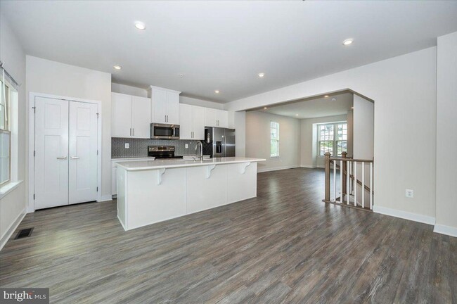 Building Photo - 7201 Bodkin Wy