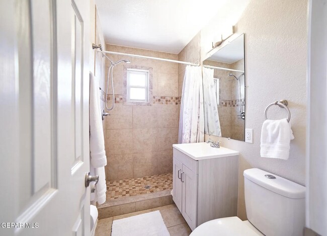 Building Photo - 3236 Richmond Ave